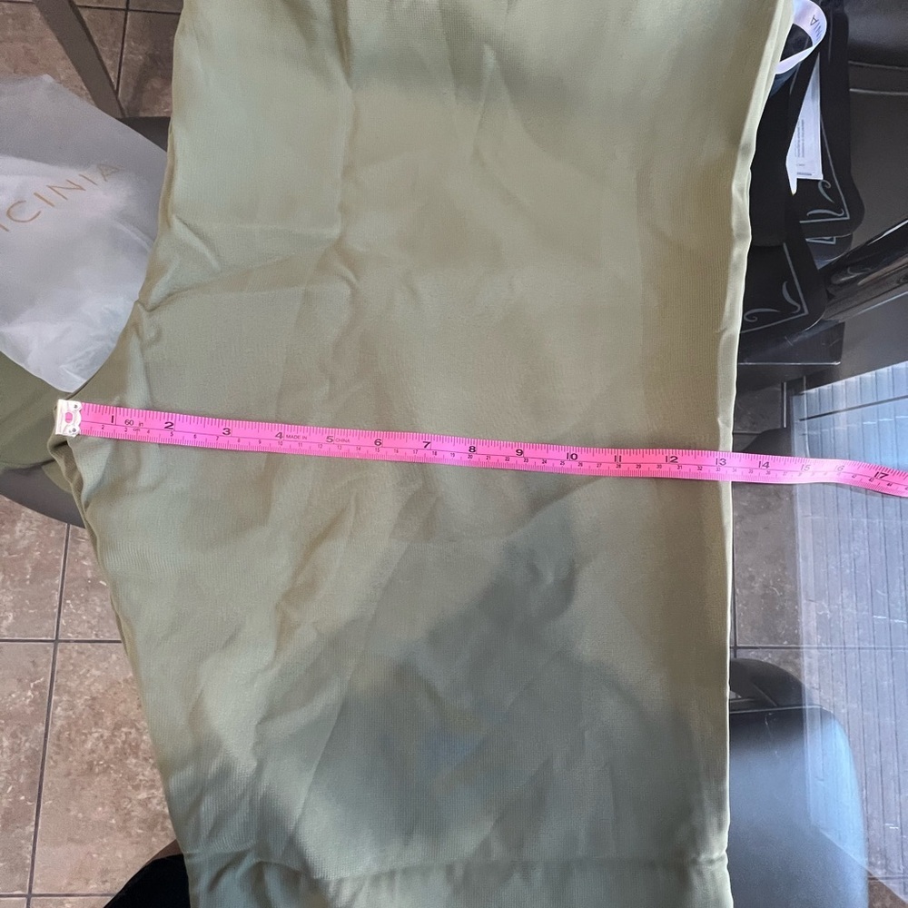 CICiNIA. Elegant Olive Green Women's Jumpsuit - Picture 7 of 10